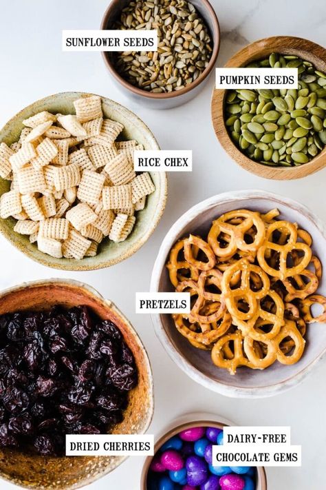 Nut Free Trail Mix, Homemade Trail Mix Recipes, Snack For School, Protein Snacks For Kids, Fruit And Chocolate, Nut Free Snacks, Healthy Trail Mix, School Trips, Trail Mix Recipes