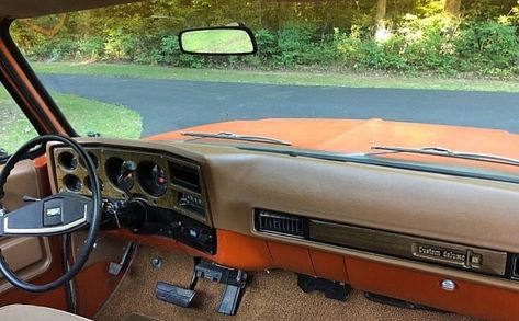 Vintage Chevy Trucks, Time To Hunt, American Pickup Trucks, Off Roaders, Custom Car Interior, Classic Pickup Trucks, Square Body, Chevy Pickups, Chevy Truck