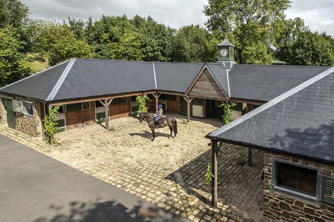 Gallery - Scotts of Thrapston Stable Block Ideas, Stable Yard Ideas, English Stables, Stables Exterior, House With Stables, Luxury Horse Stables, Luxury Horse Barns, Horse Stables Design, Dream Barn Stables