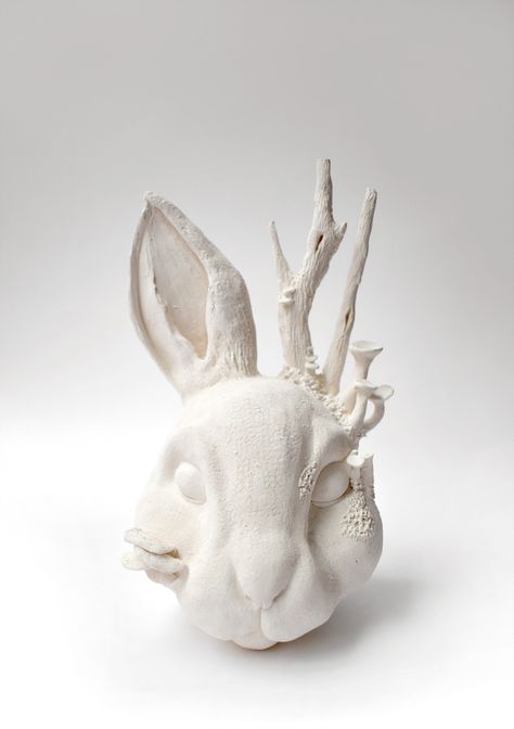 Kate Yun's animal sculptures based on an interest for abandoned animals. Animal Bust Sculpture, Animal Skull Sculpture, Ceramic Figures Animals, Ceramic Sculpture Animal, Sculpture Art Clay Animals, Clay Animal Skull, Animal Ceramics Ideas, Sculpture Art Clay Inspiration, Animal Sculptures Clay