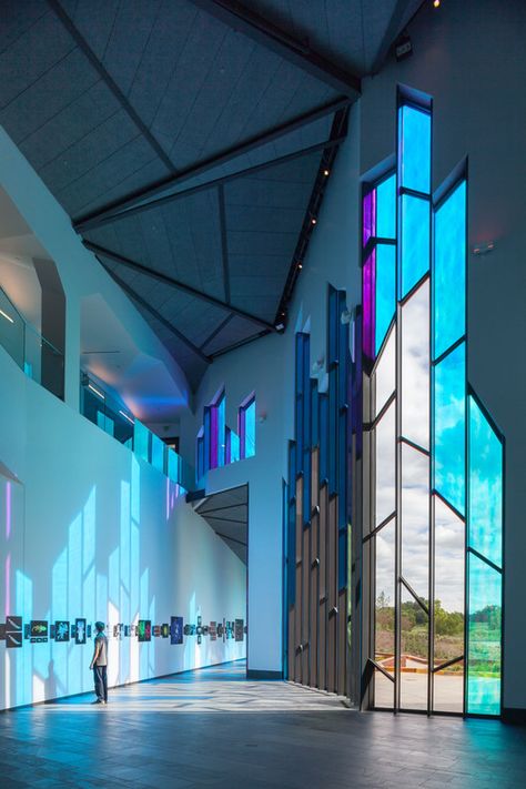 Casa Retro, Museum Interior, Glass Museum, Glass Installation, Museum Architecture, Facade Design, Design Museum, Dichroic Glass, Stained Glass Windows