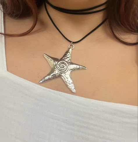 necklace star swirl spiral jewellery Clay Star Necklace, Star Necklace Aesthetic, Cute Diy Gift Ideas, Dresser Inspo, Weird Outfits, Star Swirl, Clay Star, Swirl Necklace, Fashion Vision Board