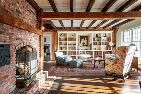 5 Luxury New England Farmhouses for Sale - New England New England House Interior, Historic Remodel, Ranch House Interior Design, New England Style Homes, Chatham Bars Inn, Woodstock Vt, Farm Road, New England Farmhouse, New England Home