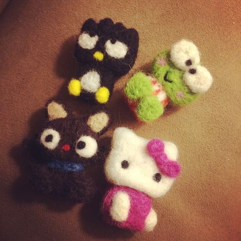 Needle felting Badtz Maru, Hello Kitty, Keroppi, and Chococat!!! Sanrio Needle Felt, Felted Crafts, Felting Inspiration, Felting Diy, Needle Felting Diy, Felting Ideas, Felted Wool Crafts, Wool Needle Felting, Felt Crafts Diy