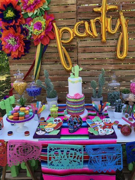 Bar Decorating Ideas, Mexican Birthday Party, Mexican Theme Party Decorations, Mexico Party, Mexican Baby Shower, Mexican Birthday Parties, Fiesta Cake, Moms 50th Birthday, Mexican Party Decorations