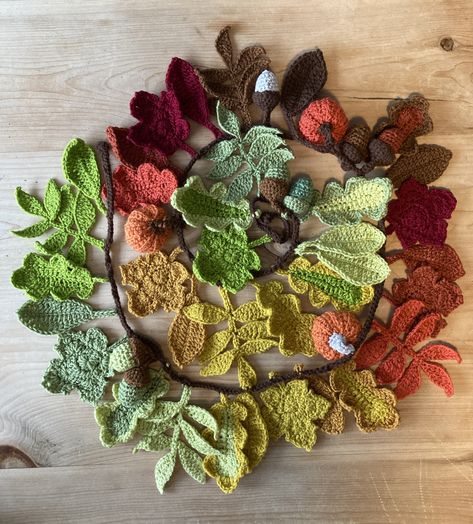 Crochet Fall Decor, Crochet Bunting, Beau Crochet, Crochet Garland, Crochet Leaf Patterns, Fall Garland, Crochet Leaves, Leaf Garland, Crochet Pumpkin