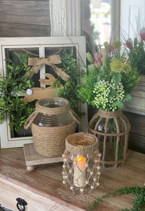 Deco Champetre, Tafel Decor, Church Decorations, Diy Glass Bottle Crafts, Jute Crafts, Cute Decor, Diy Jar Crafts, Christmas Float Ideas, Ideas For Easter Decorations