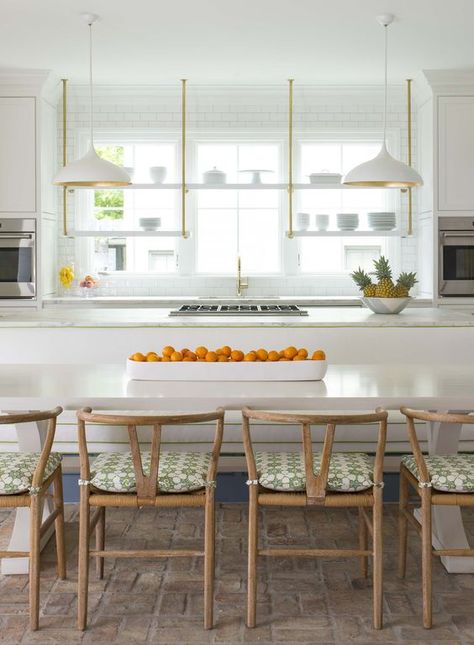 wishbone chairs with cushions Kitchen Island Banquette, Built In Kitchen Table, Jenkins Interiors, Island Cooktop, Dining Room Layout, White Shaker Kitchen Cabinets, Kitchen Island Dining Table, White Kitchen Table, White Shaker Kitchen