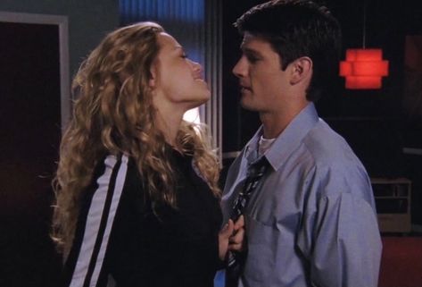 Nathan And Hailey One Tree Hill, Nathan And Haley One Tree Hill Aesthetic, Hailey James Scott Outfits, One Tree Hill Nathan And Hailey, Nathan Scott And Haley James, Hailey James Scott, Hailey And Nathan, Nathan And Haley One Tree Hill, Hayley James Scott