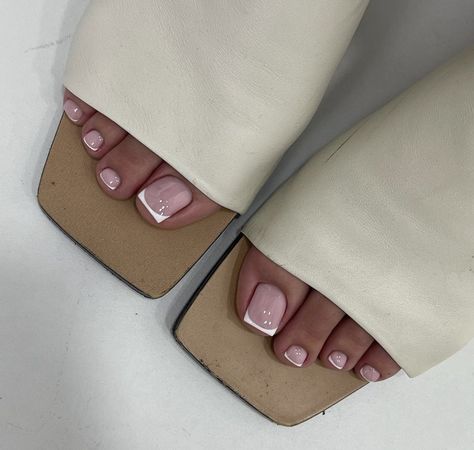 French Manicure Toes, French Tip Pedicure, French Toe Nails, French Pedicure, Pedicure Ideas, Gel Toe Nails, Acrylic Toe Nails, Toe Nail Color, Pedicure Designs