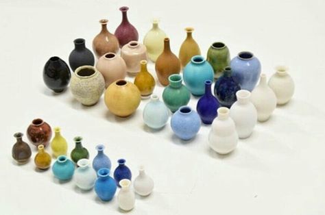 Miniature Ceramics, Pottery Wheel Diy, Tiny Pots, Miniature Pottery, Collectible Pottery, Miniature Things, Ceramic Products, Clay Wall Art, Pottery Inspiration