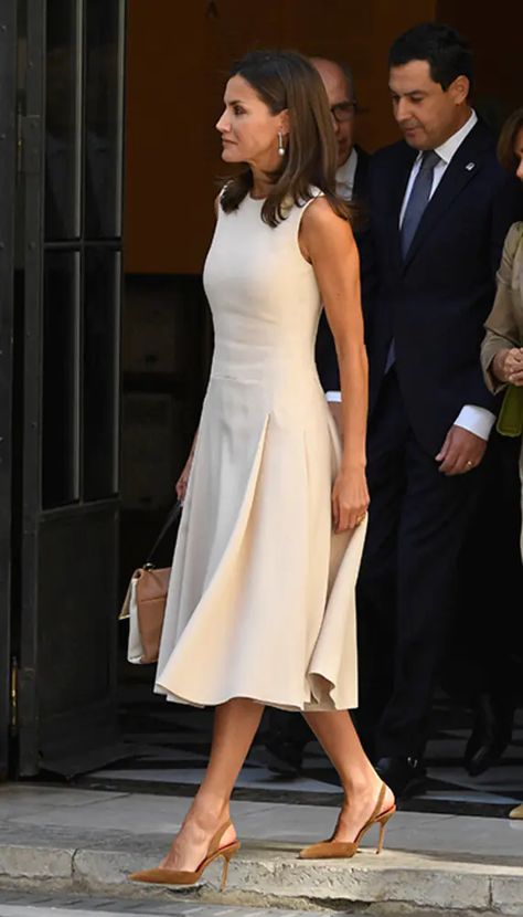 Looks Kate Middleton, Outfits Of The Week, Kate Middleton Dress, Kate Middleton Outfits, Look Office, Middleton Style, Letizia Of Spain, Princess Eugenie, Woman Suit Fashion