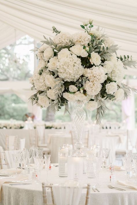 Wedding Dinner Table Setting, Green Wedding Centerpieces, Silk Floral Centerpiece, Floral Centrepieces, Silk Flower Wedding, Wedding Centrepiece, Neutral Wedding Flowers, Green Centerpieces, Tall Wedding Centerpieces