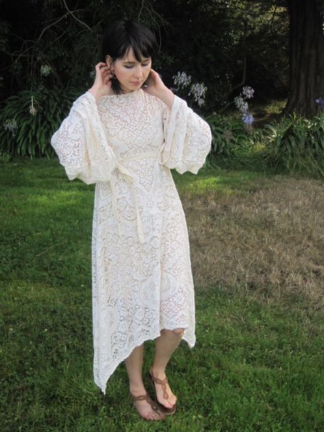 Simple, Bohemian-style lace dress sewn from a thrifted tablecloth Sewing Upcycling, Diy Clothes For Women, Diy Wire Earrings, Diy Clothes Refashion, Diy Clothes Videos, Dress Tutorials, Lace Tablecloth, Upcycled Clothing, Magnolia Pearl