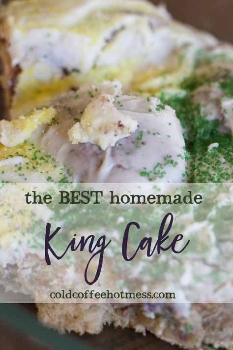 Homemade King Cake, Kings Cake Cupcakes, Cake Challenge, King Cake Recipe, Pecan Praline, Cake Calories, Mardi Gras King Cake, Mardi Gras Food, Cinnamon Roll Cake