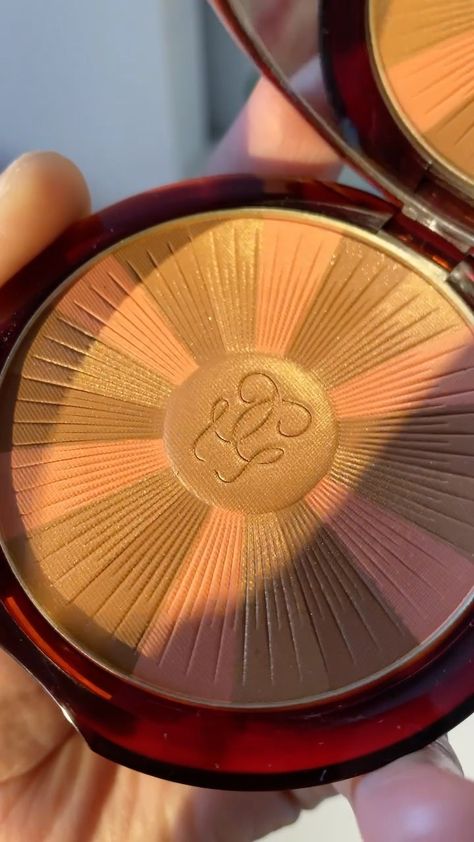 amalabid_ on Instagram: @guerlain Terracotta bronzer in shade light 🤎🤎🤎 . . . . . . . #guerlain #guerlainmakeup #guerlainlover #guerlainparis #guerlainterracotta… Guerlain Terracotta Bronzer, Guerlain Bronzer, Guerlain Terracotta, Beauty Lover, Black Eyed Peas, Eye Black, Bronzer, Light Shades, Blush