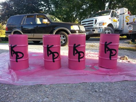 Uh-oh I just got an idea to paint my practice barrels!! Idk why I haven't done it sooner!! =) Barrel Racing Birthday Party Ideas, Birthday Horses, Horse Barrel Racing, Idea To Paint, Race Birthday, Barrel Race, Racing Party, Rodeo Party, 5 Birthday