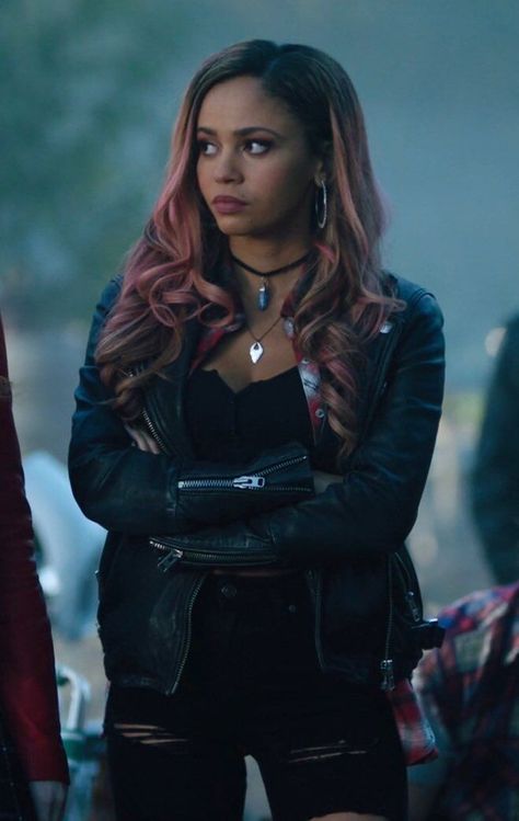 Toni Topaz Outfits, Riverdale Toni, Toni Topaz, Riverdale Fashion, Cheryl Blossom Riverdale, Riverdale Cheryl, Riverdale Memes, Vanessa Morgan, Famous Outfits