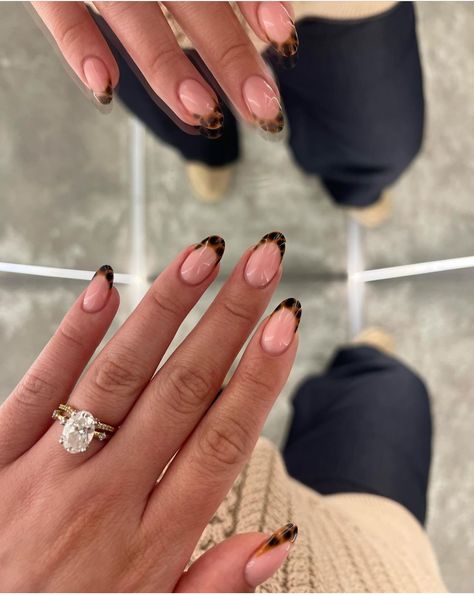 Short Square Nail Designs Trending Now, Neutral French Nails, Drake Motivation, Model Pilates, Y2k Tiktok, Fall Almond Nails, Outfits Asian, Paznokcie Hello Kitty, Viral Aesthetic