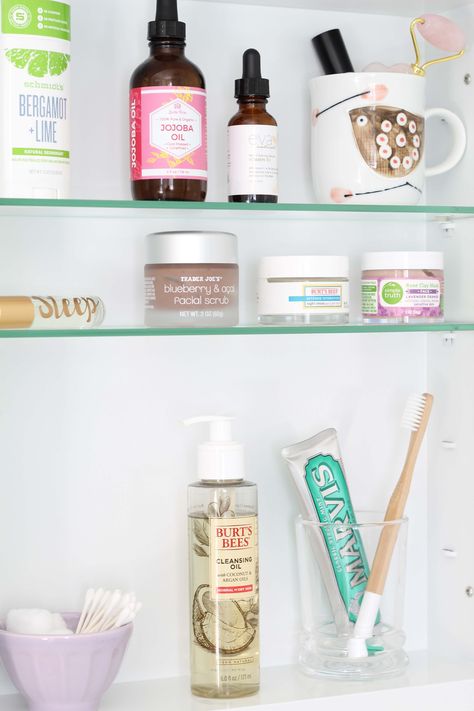 Tired of digging through your medicine cabinet every morning? Try some of these bathroom medicine cabinet organization ideas to help eliminate the clutter! #smallhomeorganization #clutterfreehome #smallhomehacks #bathroomorgnaization Medicine Cabinet Organization Ideas, Bathroom Lighting Design, Small House Organization, Medicine Cabinet Organization, Organize Your Bathroom, Recessed Medicine Cabinet, Medicine Organization, Spice Drawer, Linen Closet Organization