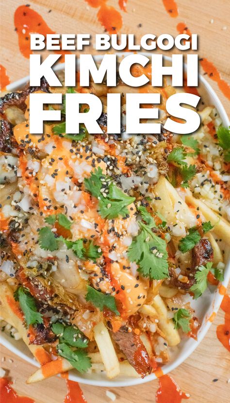 These Beef Bulgogi Fries are a unique and healthy alternative to loaded cheese fries. Bulgogi Fries, Loaded Cheese Fries, Fries Sauce, Boneless Ribs, Homemade Fries, Curly Fries, Loaded Fries, Bulgogi Beef, Sriracha Sauce