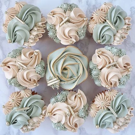 :: Sage Green Cupcake Ideas, Easy Buttercream Cupcake Designs, Bohemian Cupcakes, Neutral Cupcakes, Modern Cupcakes, Elegant Cupcake Designs, Boho Cupcakes, Cupcakes Piping, Classy Cupcakes