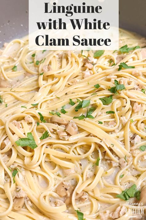 Linguini And Clams Recipe, Linguine Recipes Easy, Linguini With Clam Sauce, Clam Pasta Recipe, Linguine With White Clam Sauce, Pasta With Clam Sauce, Clam Sauce Recipe, Linguine And Clams, Clams Recipe