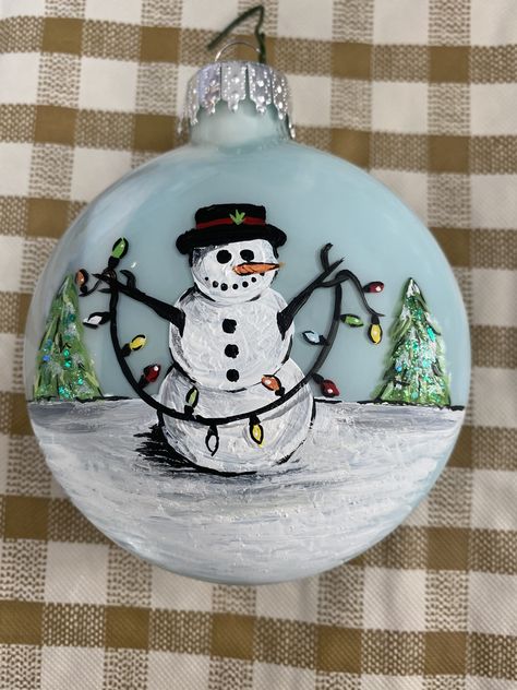 Painted Globe Ornaments, Painted Ordiment Ideas, Ornament Painting Ideas Ball, Clear Ornament Painting Ideas, Painted Flat Ornaments, Ordiment Ideas Painting, Painted Ornament Balls, Ornament Ideas Painting, Diy Ornaments Paint