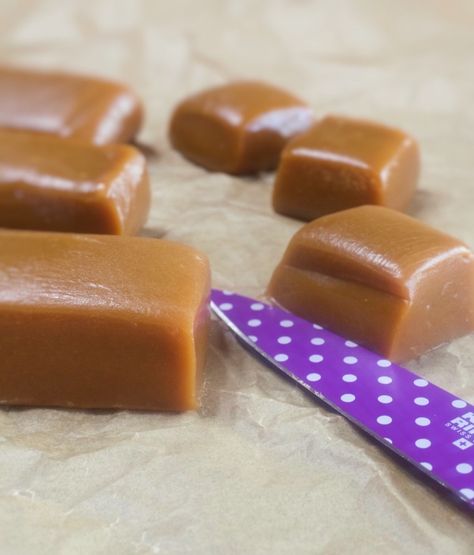 Homemade Maple Caramels - Just wait until you sink your teeth into one of these soft and chewy Maple Caramel.  They are so addictive and also great for gifting! #maplecaramels #caramels #maple #candy #holidaycandy #holidaydesserts #christmas candy Maple Syrup Candy, Diy Caramel, My Country Table, Maple Recipes, Maple Syrup Recipes, Maple Candy, Country Table, Organic Maple Syrup, Holiday Recipes Christmas