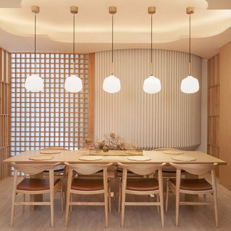 Dezeen's top 10 restaurant interiors of 2019 Nature Restaurant, High End Restaurant, Japanese Restaurant Interior, Japanese Restaurant Design, Top 10 Restaurants, Bar Interior Design, Japandi Interior, Restaurant Ideas, Luxury Restaurant