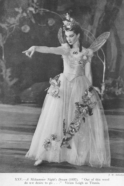 Vivien Leigh as Titania, Queen of the Fairies, in 'A Midsummer Night's Dream' Klasik Hollywood, Scarlett O'hara, Vivien Leigh, Darjeeling, Midsummer Nights Dream, Actrices Hollywood, Foto Vintage, Vintage Hollywood, Hollywood Glamour