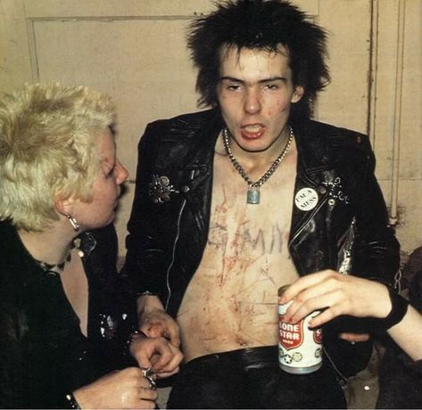 Sid Vicious Nancy, Chica Punk, Sid And Nancy, British Punk, Estilo Cholo, 70s Punk, Johnny Rotten, Punk Culture, Sid Vicious