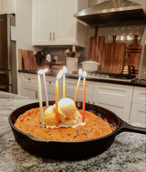 Cookie Birthday Cake, Pizza Cookie, Dessert Birthday, Cookie Birthday, Birthday Cookie, Baking Goods, Skillet Cookie, 26th Birthday, 16 Birthday