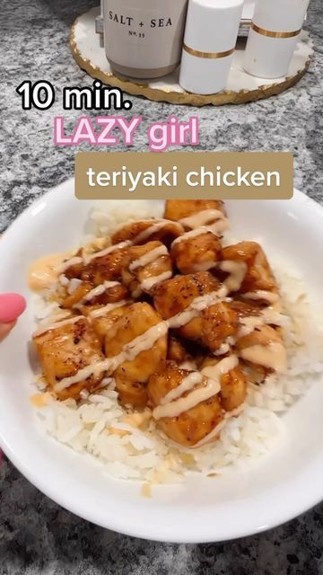 MaKayla Kim Thomas on Instagram: "This one is toooo easy 😮‍💨 and reheats perfectly for meal prep!! I will never make my chicken another way idc this is elite 😋 I would normally pair with some sort of green veggie or stir fry mix but I was out 🥴 When you’re ready to crush your goals in an enjoyable, realistic way—get my digital cookbooks 👉🏼 makaylathomas . com ❤️" Mikayla Thomas Cookbook, Makayla Kim Thomas, Makayla Kim Thomas Recipes, Makayla Thomas Recipes, Makayla Thomas, Protein Coffee, Healthy High Protein Meals, Healthy Lunch Meal Prep, Meal Prep Clean Eating