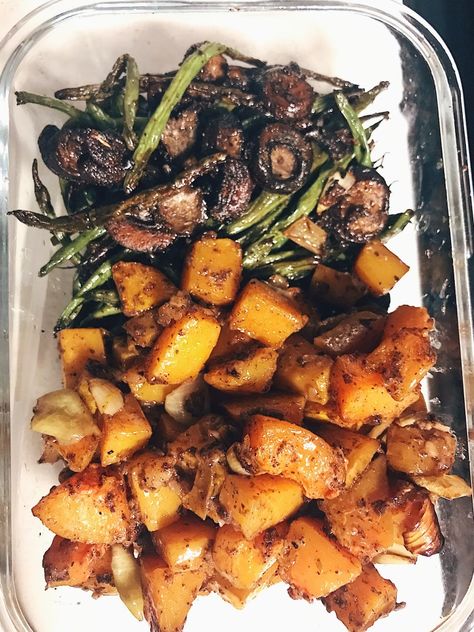 Easy roasted butternut squash, green beans and mushrooms | THINGS WE EAT Green Beans And Mushrooms, Butternut Squash Cinnamon, Easy Roasted Vegetables, Pumpkin Jam, Warm Potato Salads, Roasted Green Beans, Going Vegetarian, Butternut Squash Recipes, Roasted Mushrooms