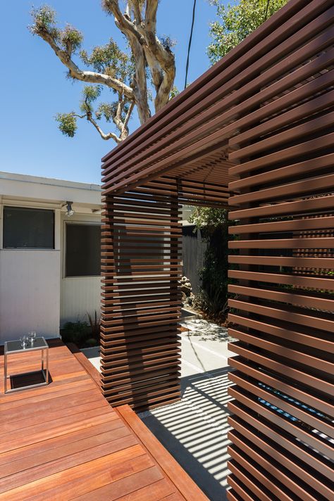 Trellis & Deck Area - Southwest View - Contemporary - Deck - Los Angeles - by Kurt Krueger Architects | Houzz Ombra Pergola, Design Per Patio, Diy Gazebo, Gazebo Plans, Diy Backyard Patio, Wooden Terrace, Modern Pergola, Pergola Design, Wooden Pergola