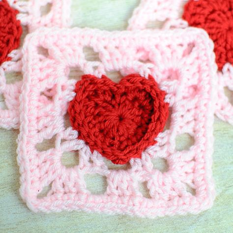 Heart Granny Squares Crocheted Motifs, Picot Crochet, Heart Granny Square, Crochet Square Pattern, Crocheted Squares, Square Crochet Pattern, Crochet Hearts, Crochet Pieces, Crochet Fun