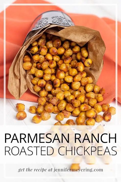 Parmesan Ranch Roasted Chickpeas - Jennifer Meyering Vegan Snack Recipes, Vegan Snack, Healthy Snack Recipes, Chickpea Recipes, Vegan Appetizers, Gluten Free Snacks, Roasted Chickpeas, Homemade Snacks, Vegan Dinner