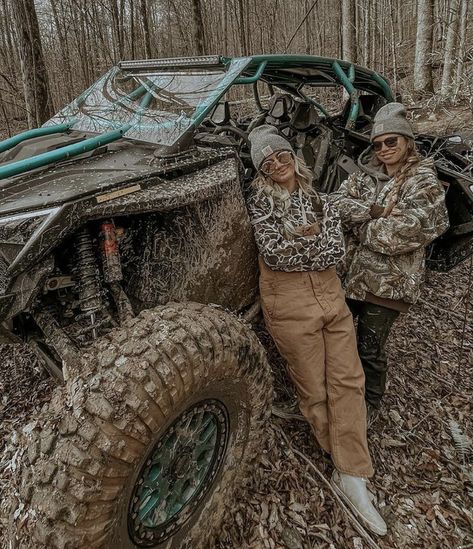 Dream Country Life, Country Lifestyle Aesthetic, Country Best Friend Pictures, Country Aesthetic Western, Country Life Aesthetic, Country Cars, Country Pics, Leah Fish, Country Friends