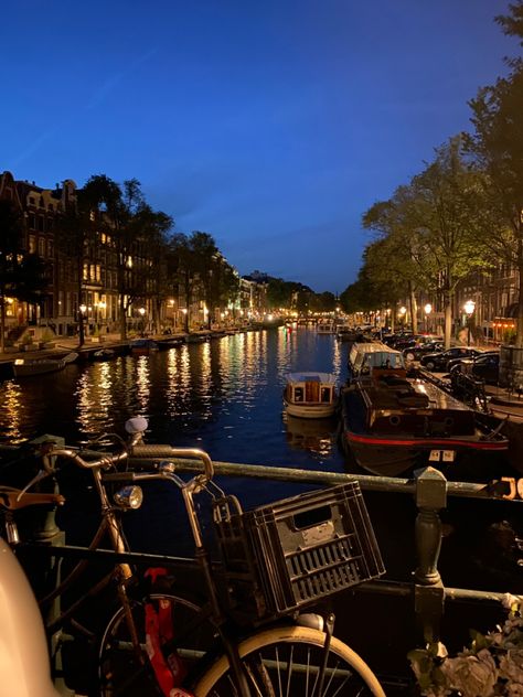 University Of Amsterdam Aesthetic, Amsterdam Aesthetic Night, Safe Place Aesthetic, Europe Night, Europe Aesthetic, Netherlands Travel, Amsterdam Travel, Pretty Landscapes, Places In The World