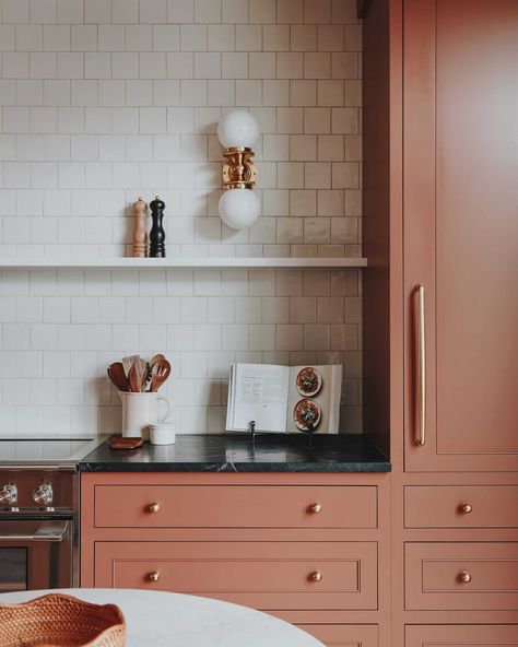 Pix Bianco tile and Irish Creme grout compliment the cabinets nicely // via Yellow Brick Home // Chicago kitchen with red cabinets and black marble countertops Terracotta Cabinet Color, Rust Colored Cabinets, Terracota Kitchen Cabinet, Terra Cotta Cabinets Kitchen, Peach Cabinets, Terracotta Cabinets, Terracotta Kitchen Cabinets, Kitchen Cabinet Refresh, Guest Kitchen