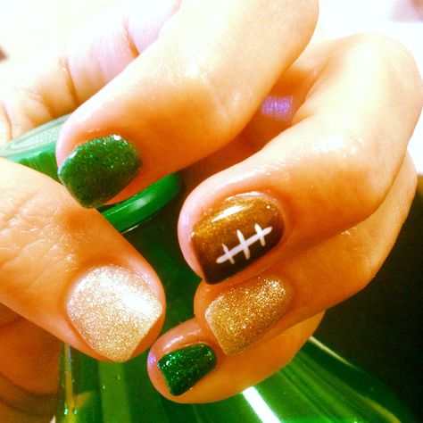 Packer Nails Green Bay, Greenbay Packer Nails, Green Bay Packers Nail Art, Packers Nails, Green Bay Packers Nails, Packer Nails, Shellac Ideas, Football Nail Designs, Scarecrows Nails