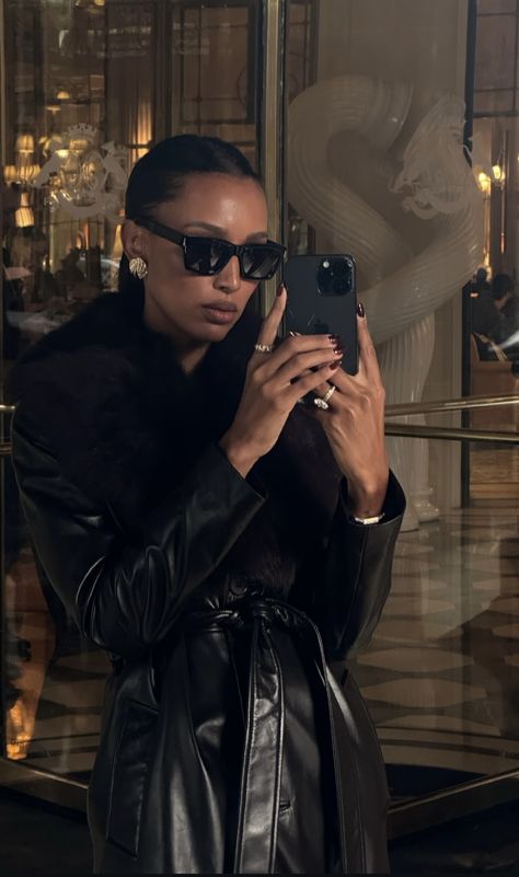 Brown Aesthetic Autumn, Jasmine Tookes Aesthetic, Jasmine Tookes Instagram, Winter Mirror, Quiet Luxury Outfit, Fur Coat Aesthetic, Elegant Chic Outfits, Layering Earrings, Jasmin Tookes