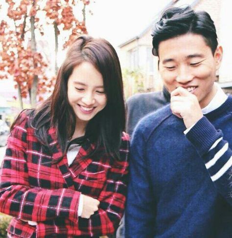 Song Ji Hyo and Kang Gary laughing together Gary Running Man, Kang Gary, Monday Couple, Running Man Korea, Running Man Members, Running Man Korean, Ji Hyo Running Man, Song Ji Hyo, Kim Jong Kook