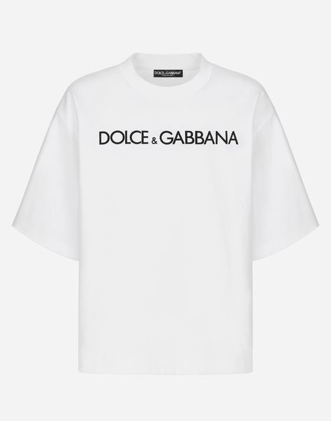 Jersey T-shirt with “Dolce & Gabbana” print: Round neck Short T sleeves Oversize fit The piece measures 63 cm from the rear collar seam on a size M The model is 175 cm tall and wears a size IT 40 Made in Italy Summer Shopping List, Dg Logo, Latest T Shirt, Dolce E Gabbana, Cropped Trousers, Dolce & Gabbana, White Sweatshirt, Jersey T Shirt, Oversized Tshirt