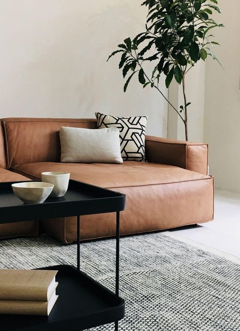 Light Brown Couch Living Room Ideas, Tan Leather Sofa Living Room, Tan Sofa Living Room, Couch Coffee Table, Sunroom Decor, Leather Sofa Living, Tan Leather Sofas, Tan Sofa, Orange Couch