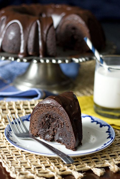 tunnel4 Tunnel Of Fudge Cake, Chocolate Bundt Cake, Fudge Cake, Bundt Cakes Recipes, Eat Dessert, Perfect Desserts, Decadent Desserts, Sweets Treats, Bundt Cake