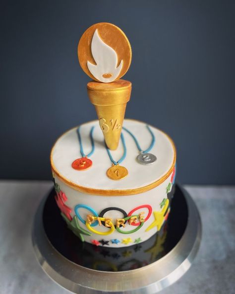 @oh_pays_gourmand • Instagram photos and videos Olympic Cake, Chess Cake, Paris Cake, Paris Cakes, Cake Show, 2024 Olympics, Cake Inspo, Olympic Games, Chess