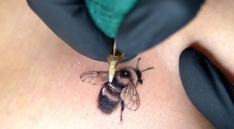 Bumblebee Tattoo, Bee Tattoo Ideas, Queen Bee Tattoo, Small Bee Tattoo, Yellow Tattoo, Bee Tattoos, Honey Bee Tattoo, Black And White Bee, Bumble Bee Tattoo