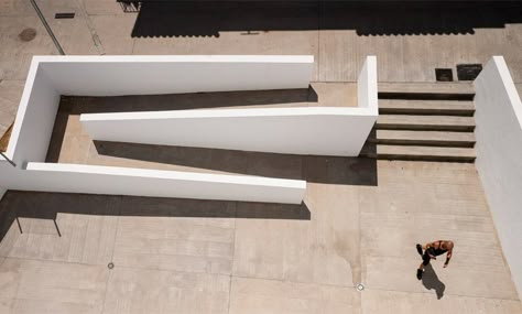 Social housing by Kauh Arquitectos in Conil de la Frontera in Spain Ramp And Stairs Architecture, Ramps Architecture, Social Housing Architecture, Ramp Stairs, Landscape Stairs, Ramp Design, Stairs Architecture, Landscape And Urbanism, Landscape Architecture Design